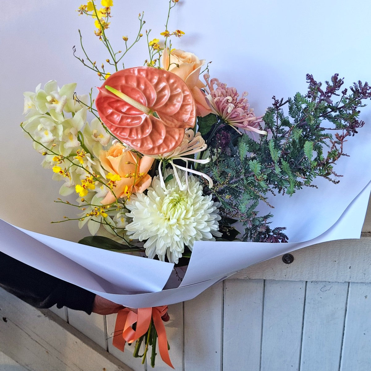 Artificial Flowers, Simulati Centerpieces with Small Ceramic Vase Silk  Cloth Floral Arrangement for Decor Festival Garden Wedding Deskp White 